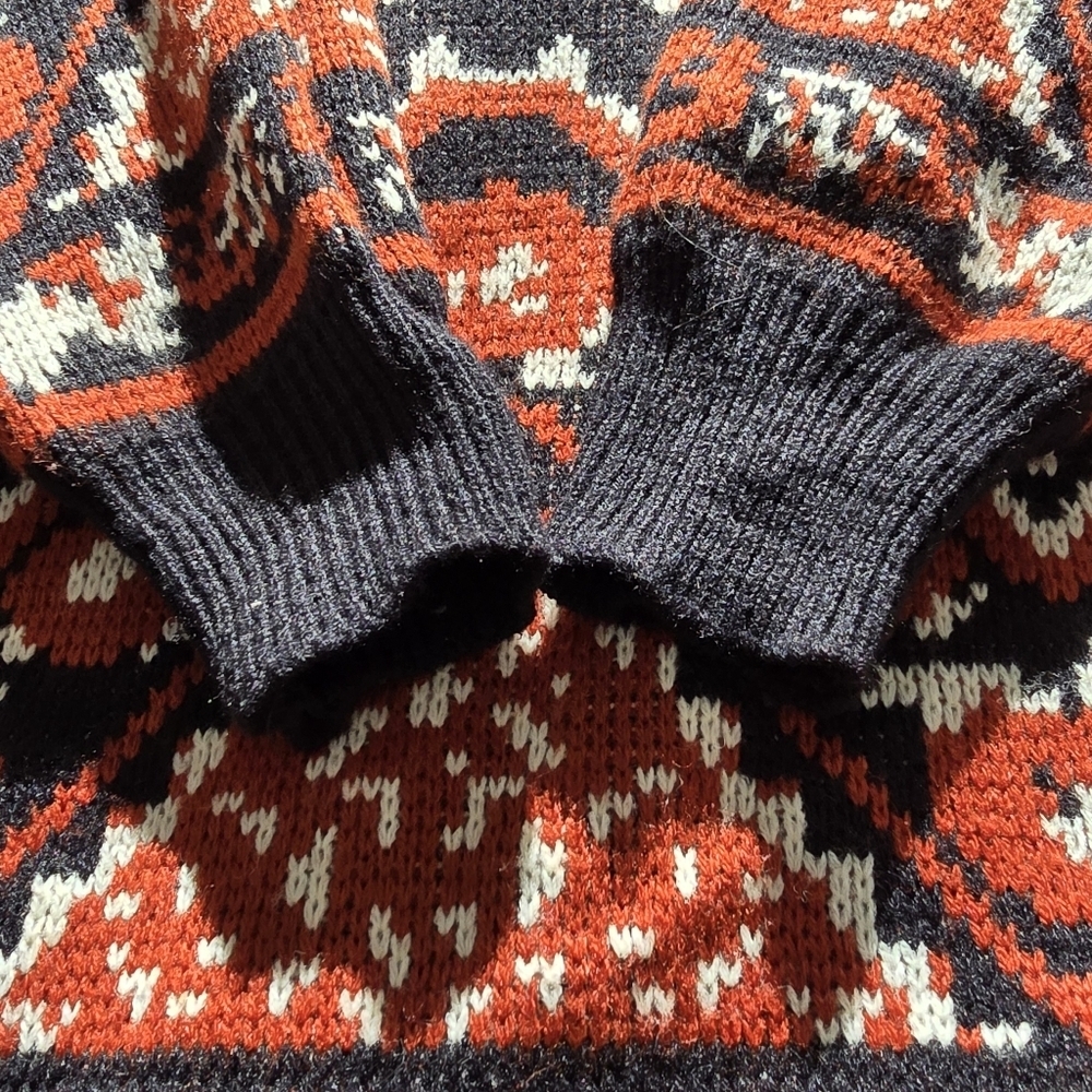 OuFeeiLiH Black and Red Patterned Sweater Size L - Picture 10 of 10
